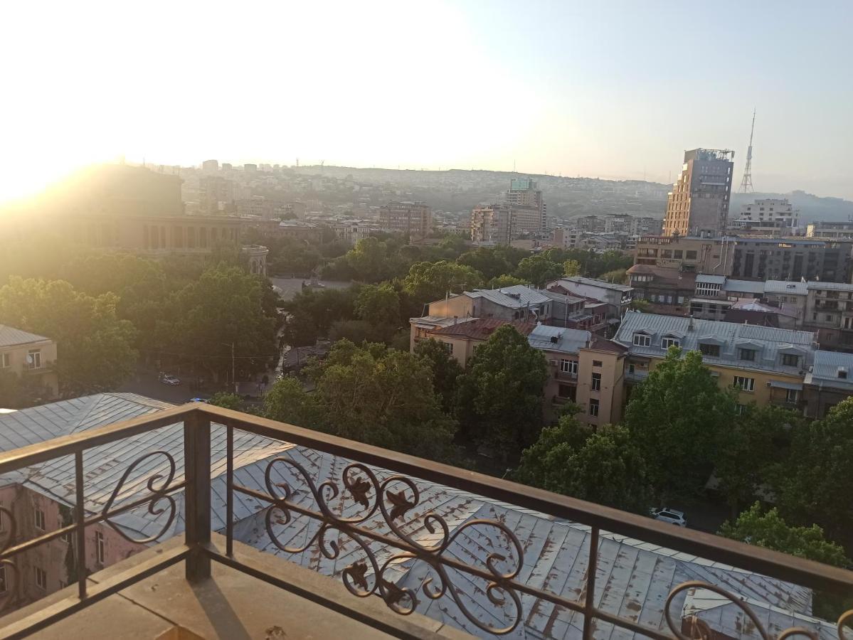 Красивая, Просторная Квартира В Самом Центре Еревана, Рядом С Оперным Театром. Jerevan Eksteriør bilde